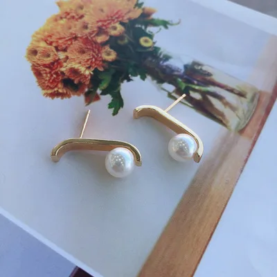

S925 Pearl Earrings Women's Baroque Metallic Temperament Earrings Simple French Earrings 2021 New Jewelry Holiday Gifts Upscale