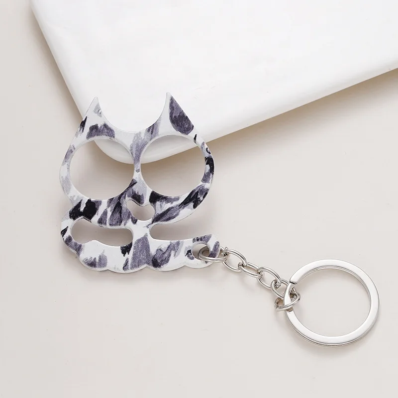 Милая кошка относится к тигровой женской ручной пряжке для самозащиты с