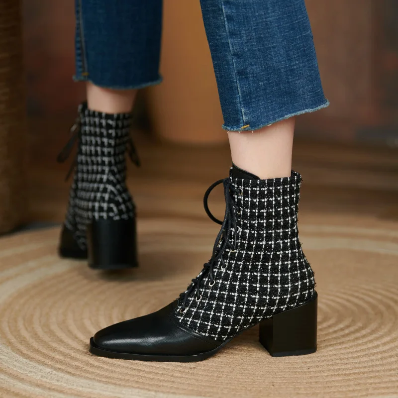 Harga Sepatu Bot Pendek Hak Tebal Tali Silang Kotak-kotak Jahitan Kulit Sapi Gaya Baru Musim Gugur Dan Musim Dingin Sepatu Bot Martin Hak Tinggi Ujung Persegi Retro