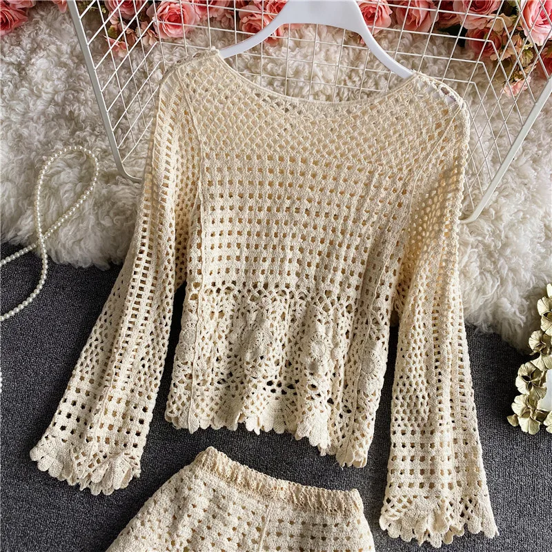 

2021 Hollow Out Sweet Two Piece Set Women O Neck Long Sleeve Pullover Tops High Waist Wide Leg Shorts New Korean Outfits
