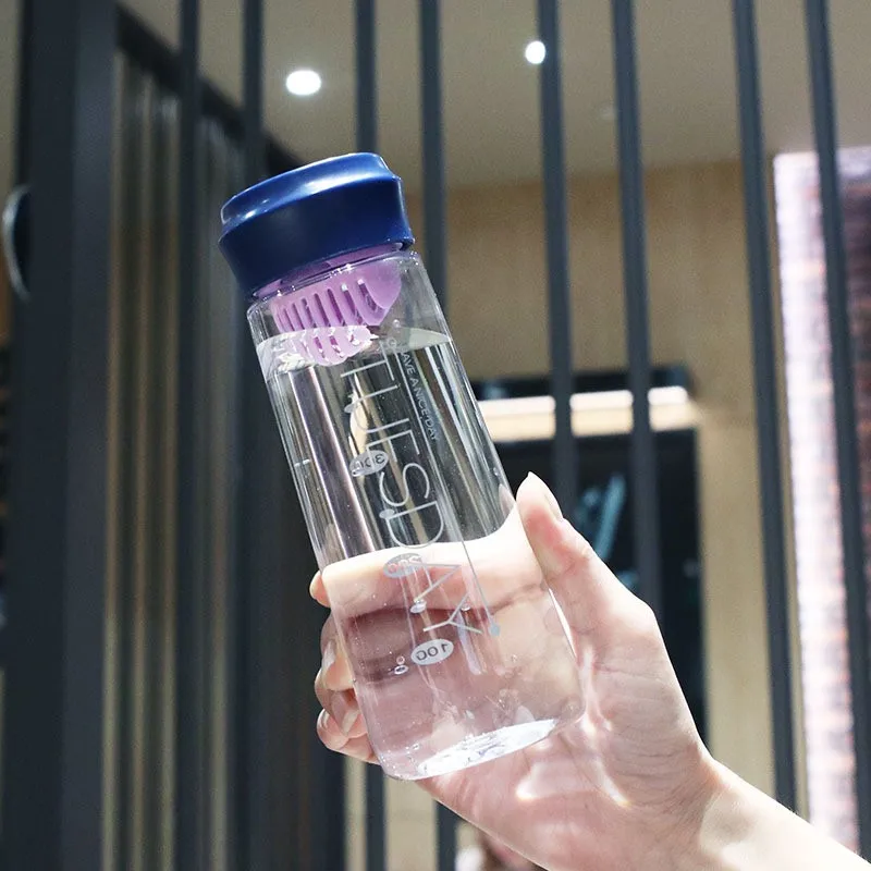 Простая и свежая пластиковая чашка с фильтрующей веревкой высокотемпературная