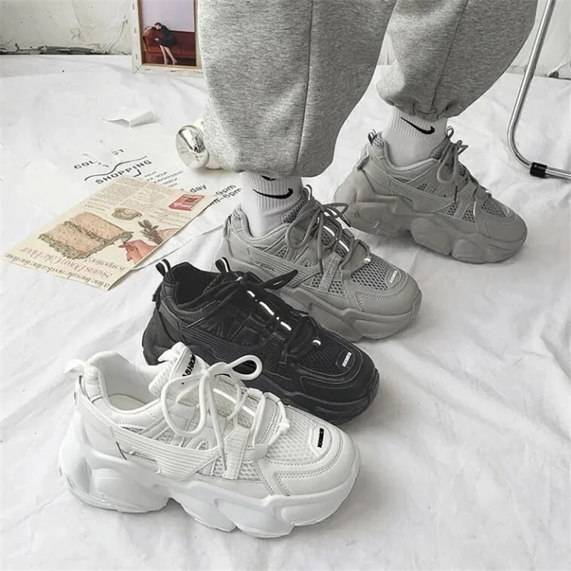 Женские классические кроссовки на массивной платформе Белые Повседневные в