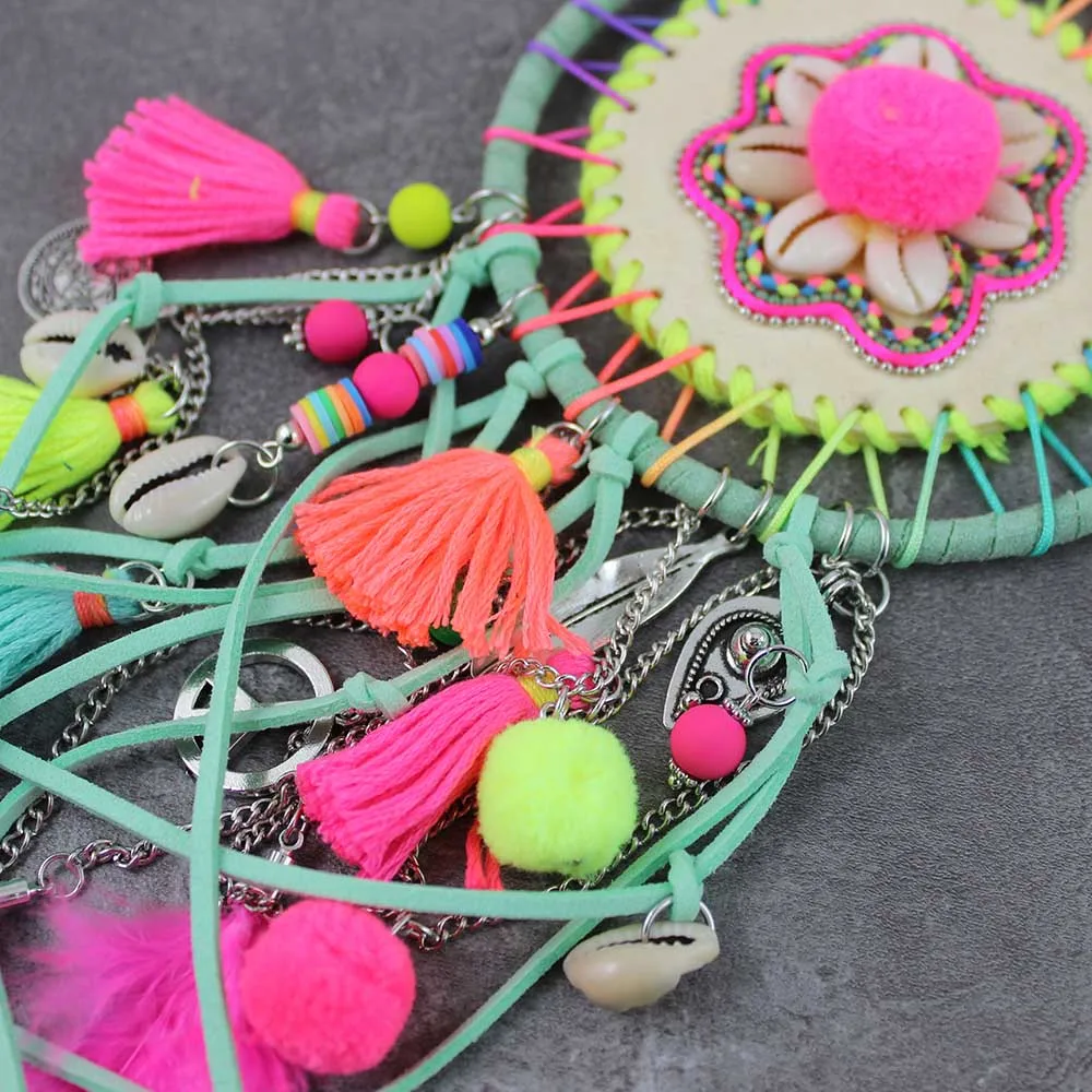 Брелок в богемном стиле с разноцветными кисточками и перьями из сплава |