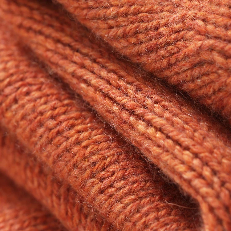 Женский кашемировый свитер теплая водолазка оранжевого цвета со спущенным