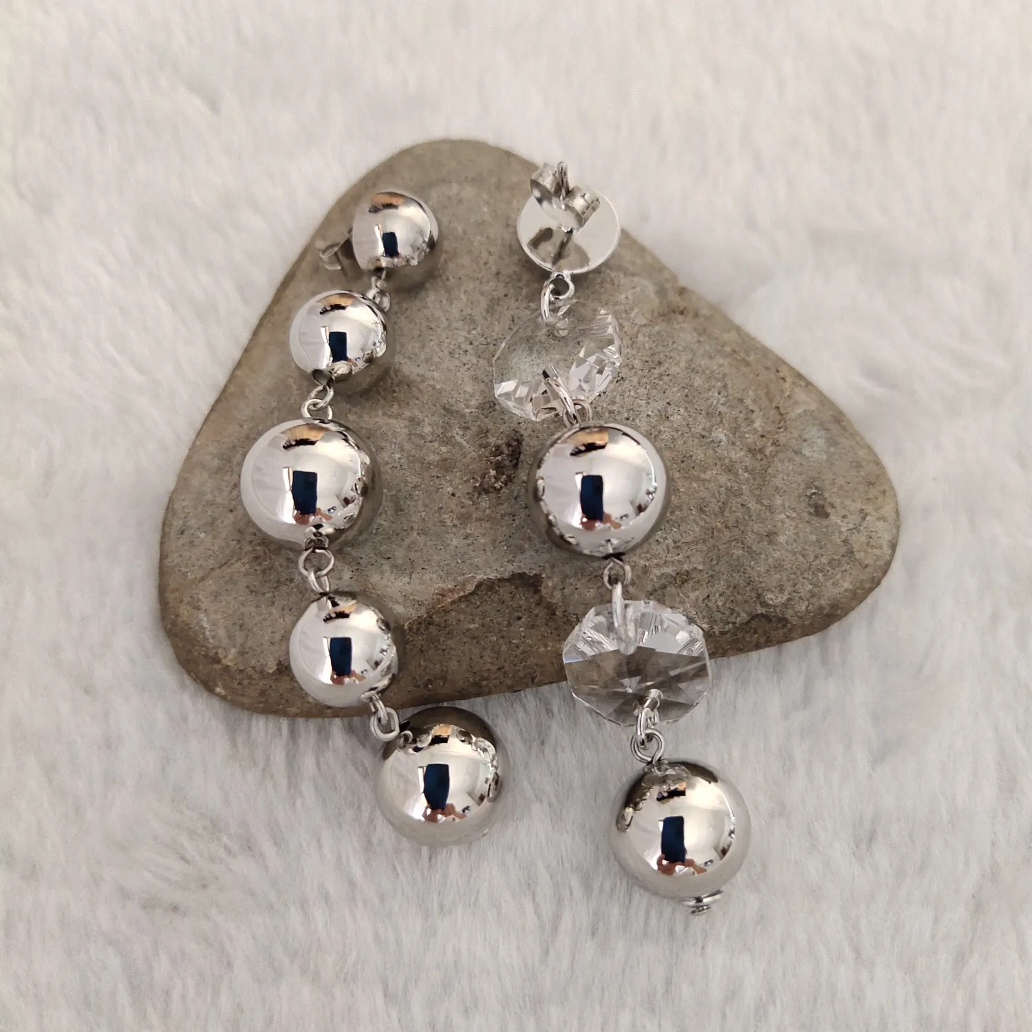 

New metal round bead crystal long earrings