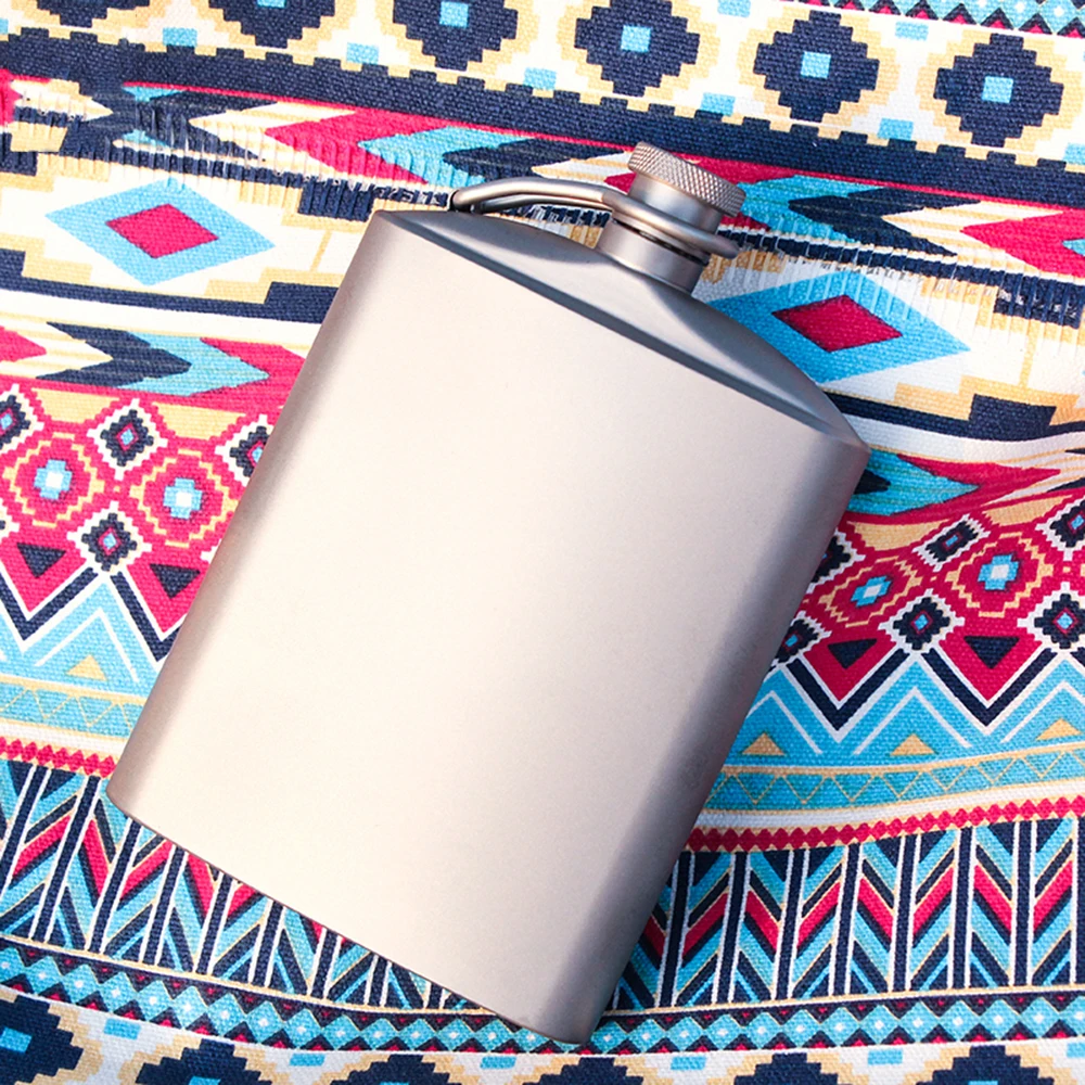 

Титановая фляжка 9 унций, портативная карманная фляжка для кемпинга, пикника, спирта, плоская бутылка с воронкой для кружки
