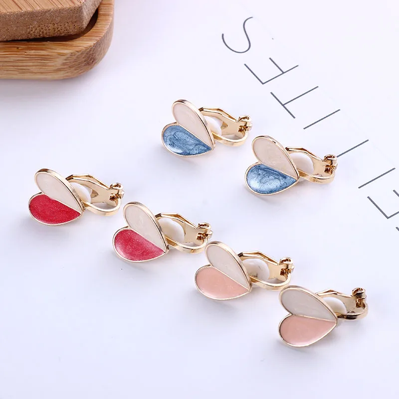 

Серьги-клипсы в форме сердца, простые маленькие серьги-гвоздики, корейские женские серьги контрастных цветов, милые клипсы, школьные украше...