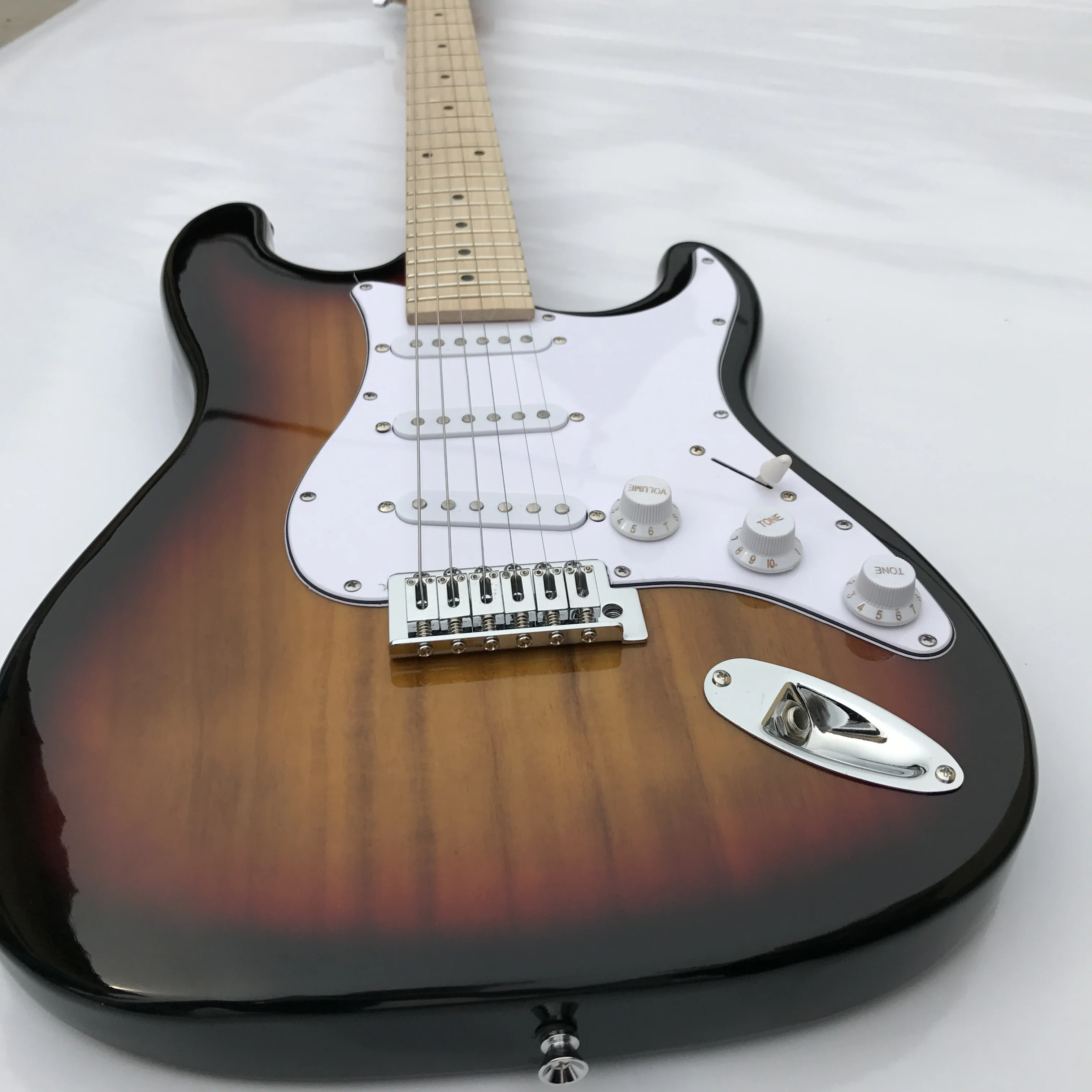 Классическая электрогитара paulownia body maple xylohone neck ST. Заводские магазины Принять настройку
