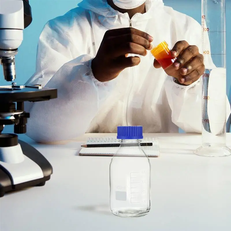 

1Pc 500ml Glass Chemical Reagent Bottle Laboratory Sample Sealing Bottle with Calibration (Assorted Color)