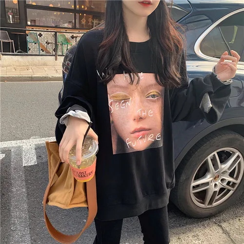 С буквенным принтом и рисунками мультипликационных героев с повседневная