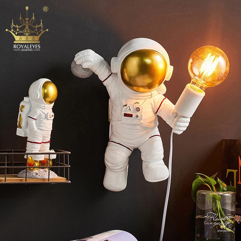 

Space Station Astronaut LED Table Lamps Children's Dream Creative Wall Lamp Baby Cartoom Bedroom Table Art Deco Resin Lunar Lamp