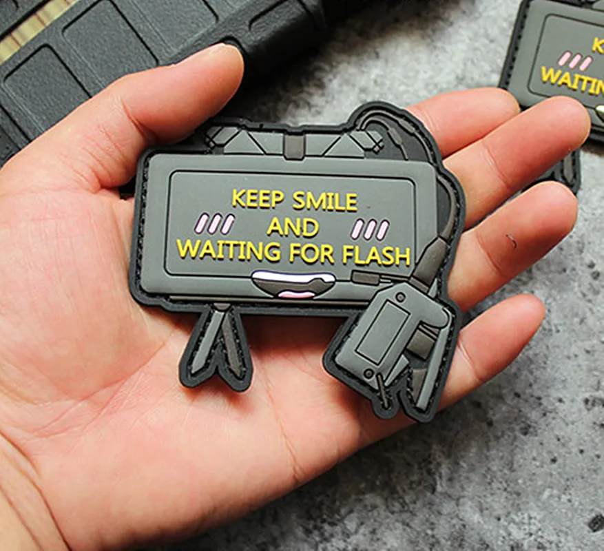 Q Version of the Weapon 3D Patches Keep Smiling Waiting for PVC Armband Patch Stickers Flashing Thunder Lightning Outdoor Badge - купить по
