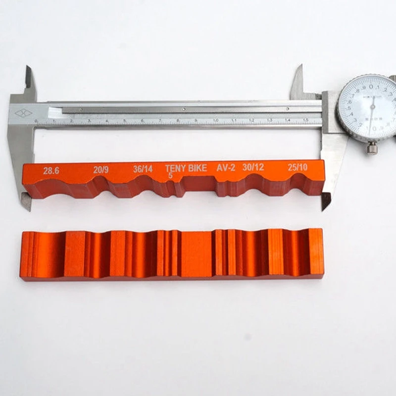 

Bicycle Hub Axle Spindle Vise Insert Tool Bicycle Tool Hub Axis and Pedal Shaft Clamp