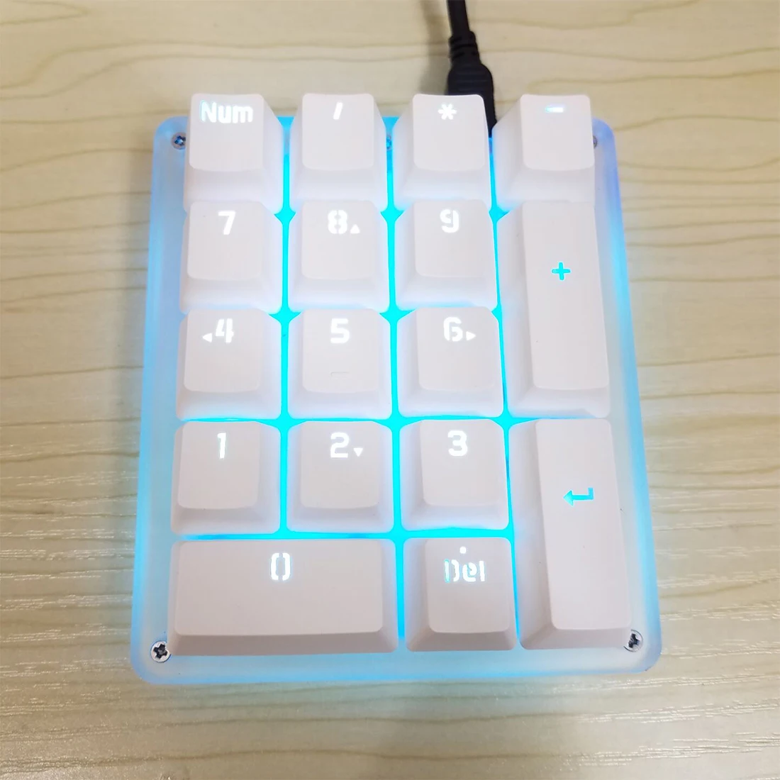

Mini Portable One Handed Mechanical Keyboard Wired Numeric Keyboard for Laptop Tablet Desktop Computer - Crystal (Blue Switches)