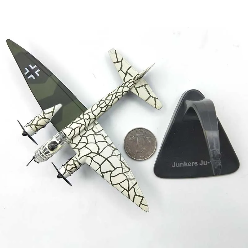 Литая модель военного бомбардировщика JU188 времен Второй мировой войны в масштабе