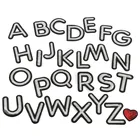 Блестящие Блестки для домашних животных, нашивки с вышивкой, 26 Английских Букв, железные серебряные нашивки сделай сам с именем, аппликации любви, бесплатная доставка, оптовая продажа