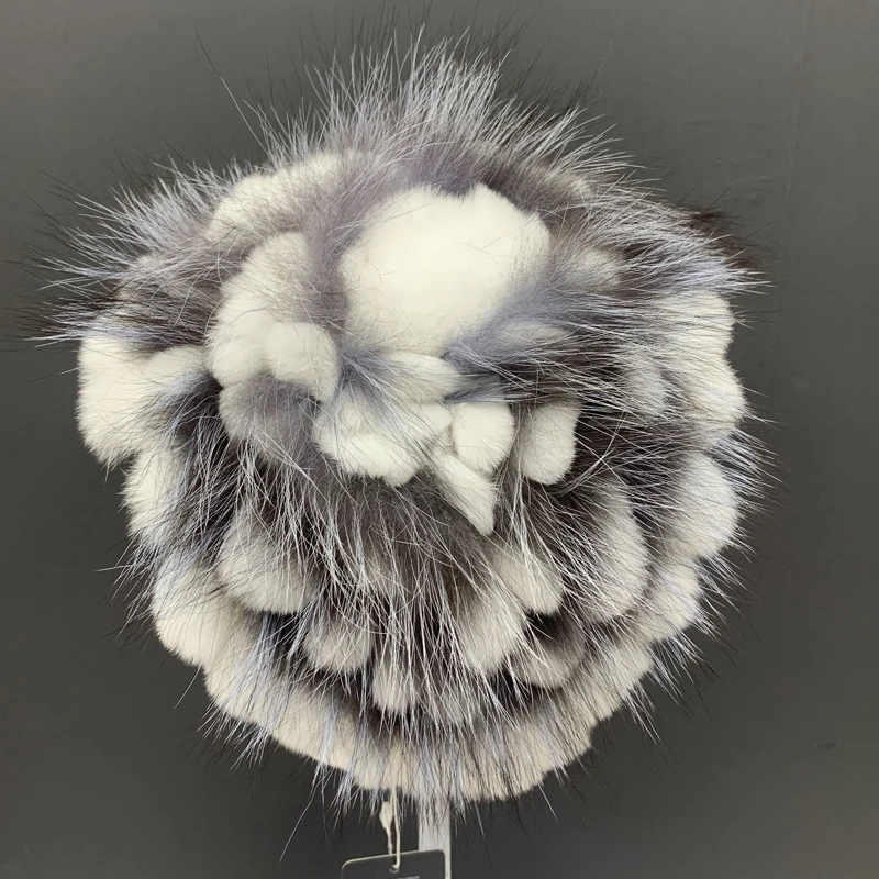 Зимние теплые шапки для женщин стильные белые с цветочным рисунком из