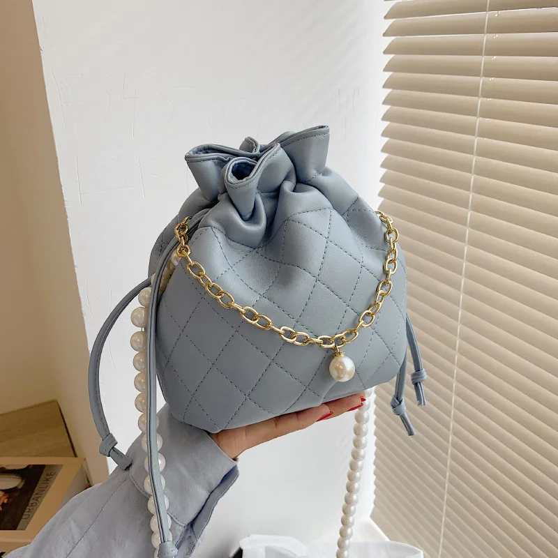 

Portable Bucket Bag Ladies Bag 2021 Niche Design New Fashion Handbag Shoulder Bag Pearl Chain Messenger Bag Small Square Bag