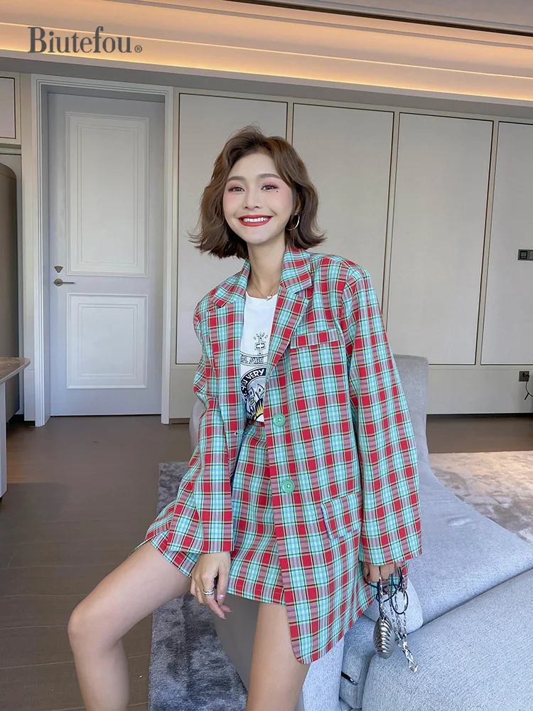 

2021 Spring Women Long Blazer Embroidery Badge Design Jacket