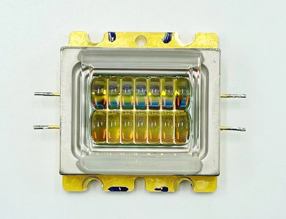 105 Вт ~ NUBM36 95 NUBM31T 85 PLPM4L 450B 74 NUBM35 синий 455nm лазерный диодный массив|Эффект освещения