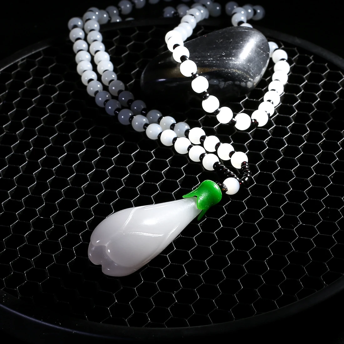 Природные ручной нефрита сорта хотанской (Hetian) белый нефрит цветок кулон