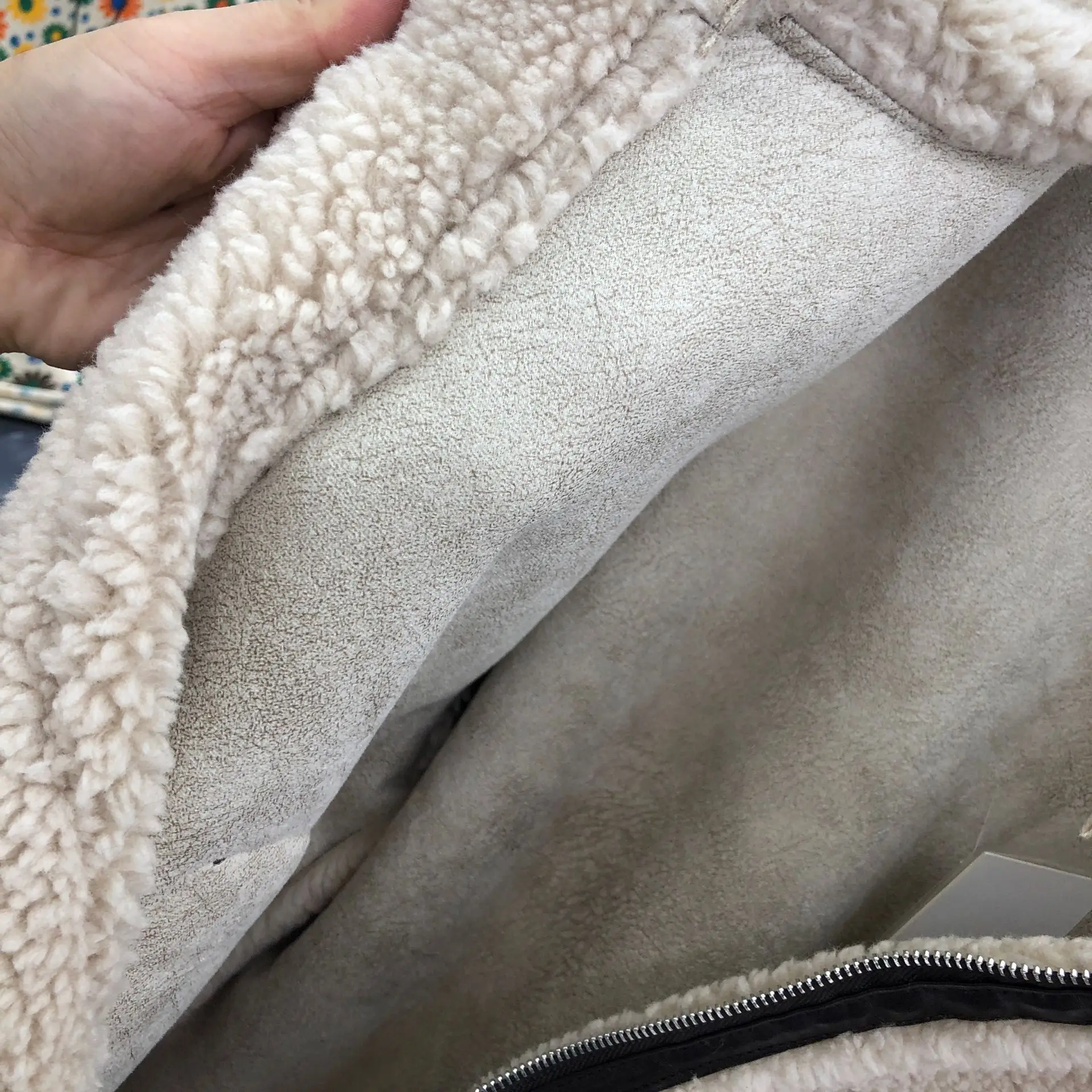 Новое короткое хлопковое пальто из овечьего меха для женщин, меховой кожаный жакет из овечьей шерсти, женское утепленное локомотивное пальто, зимние теплые пальто для женщин