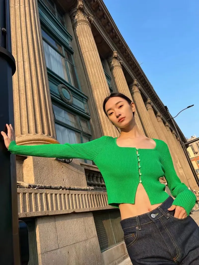 

Woman Long Sleeve Button Crop Knitted Sweater Cardigan