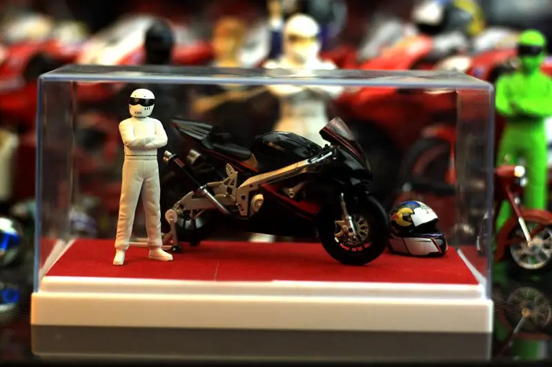 

1:24 Motorcycle Suzuki Diecast Collection of Simulation Alloy Car Model Children Toys
