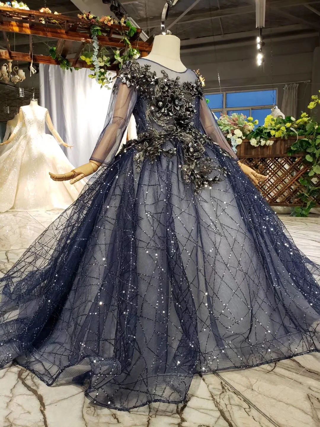 2019 г. Синие блестящие платья для девочек держащих букет невесты на свадьбе