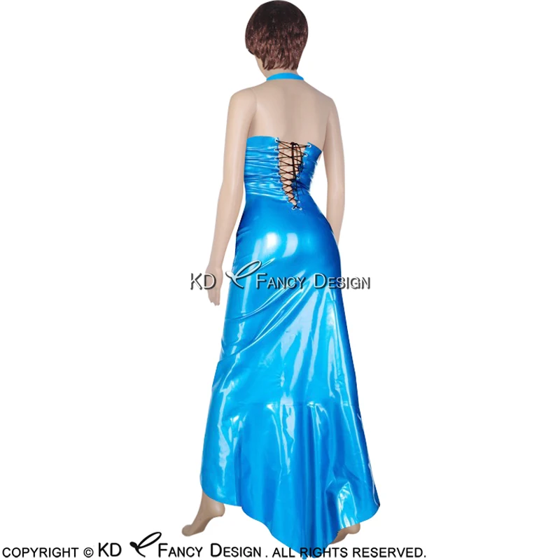 Синего и черного цвета с лямкой на шее сексуальное латексное платье разрезом