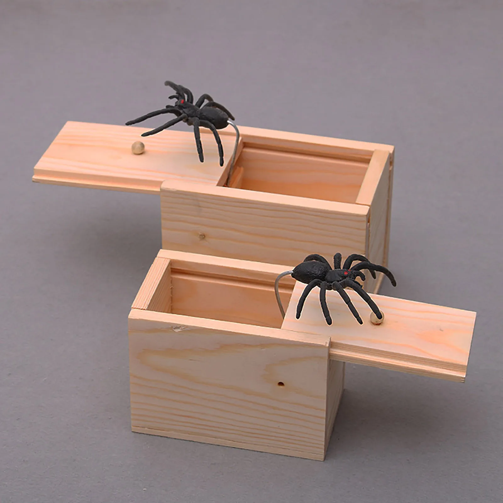 

Игрушка-сюрприз с рисунком в виде розыгрыша