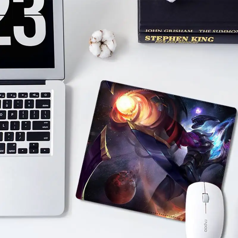 Недорогой Офисный коврик для мыши League of Legends Varus нескользящий игровой маленького