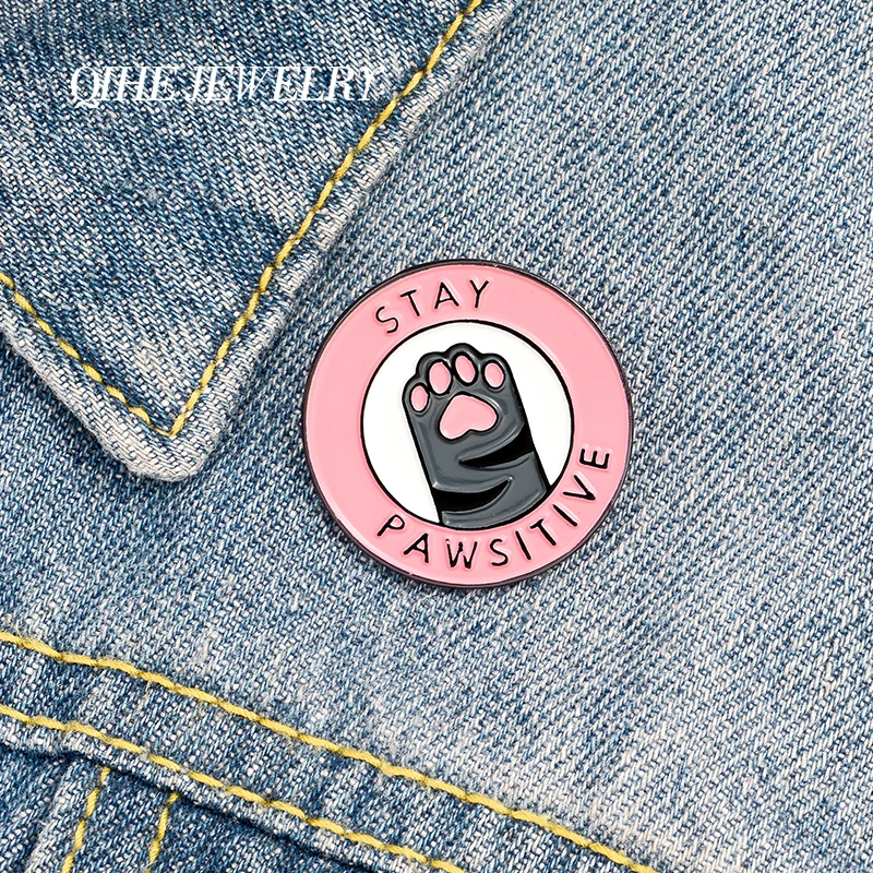 

QIHE JEWELRY Cat Pink Paw Enamel Lapel Pins 'Stay Pawsitive' Brooches Badges Fashion Cute Pins Gifts for Friends Wholesale