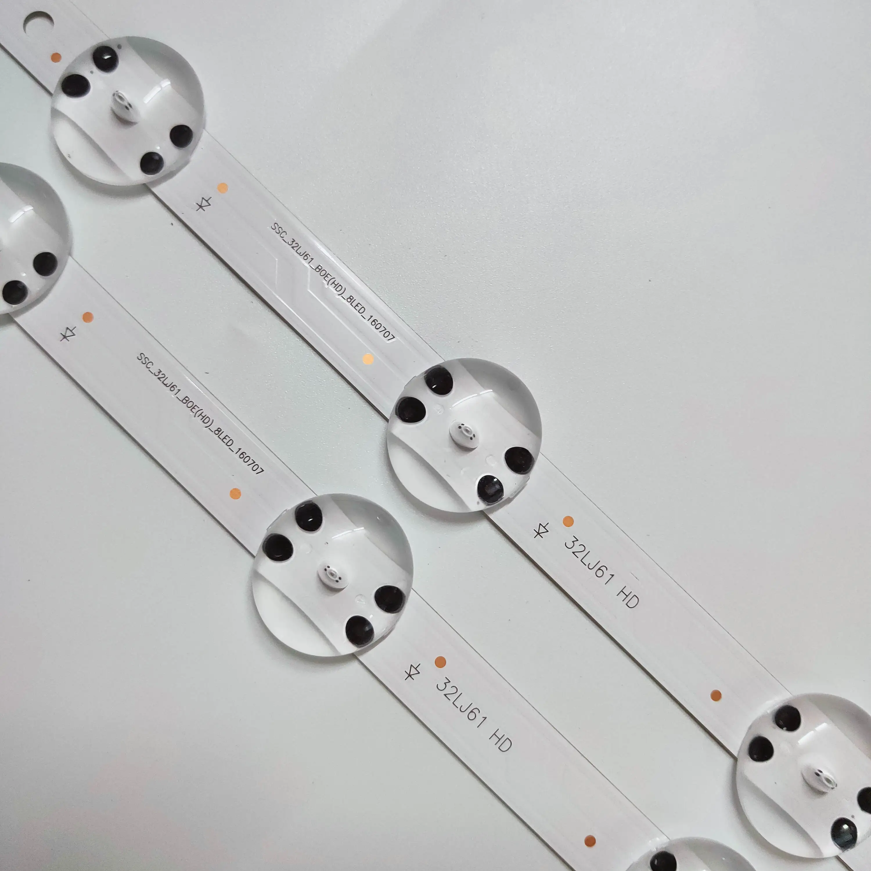 

New Kit 8 PCS 8LEDs LED backlight strip for LG 32LJ510U HC320DXN-ABSL1-A142 SSC_32LJ61_HD S SSC_32LJ61_HD_8LED