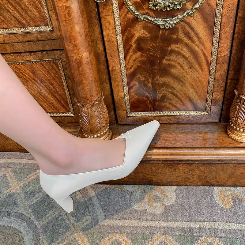 

Elegant Shoes Woman Summer Shoes Plus Size Women Brand 2021 Pearl Decoration Wedding Office Genuine Leather Women Shoes