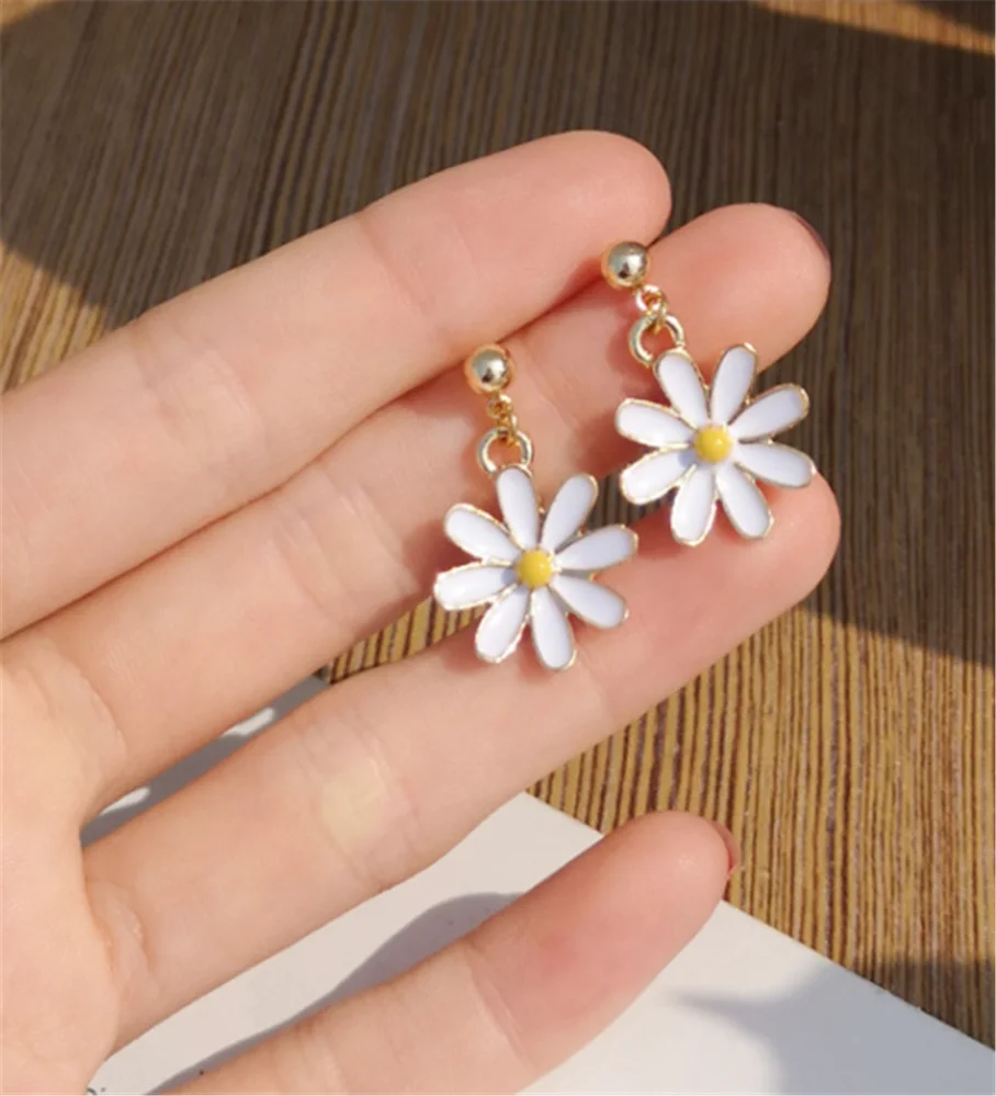 

Trendy Fashion Small Fresh Flower Earrings Small Daisies Women's Holiday Gifts Sweet Earrings Jewelry Wholesale