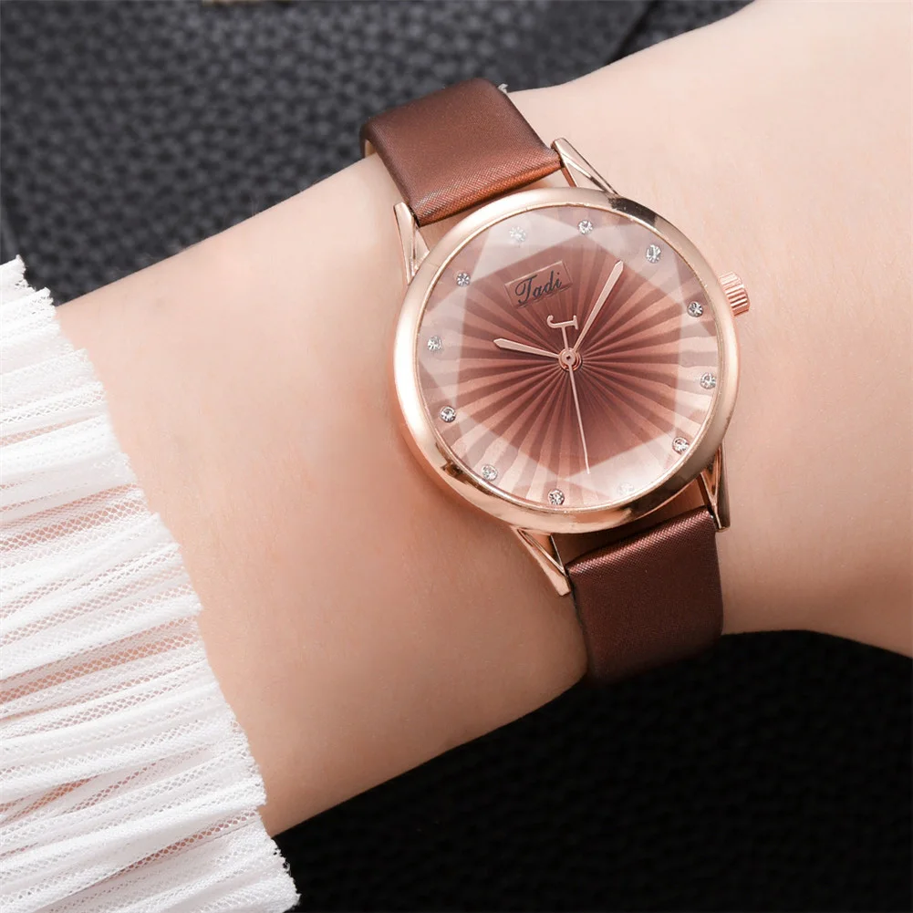 

Женские кварцевые часы из искусственной кожи с круглым циферблатом и маленьким циферблатом, Индивидуальные женские наручные часы d88