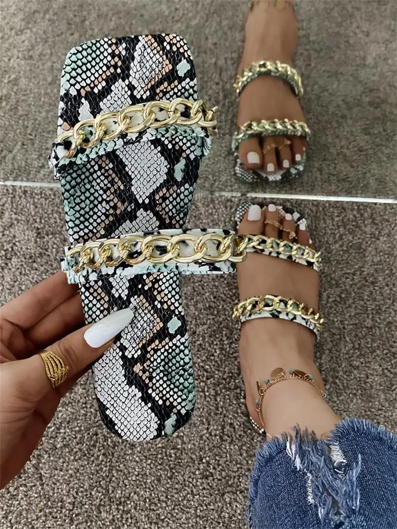 

2021 New Women's Shoes Fashion Trend Color PU Snake Print Open Toe Metal Chain Square Toe Flat Sandals with Personality 6KF175