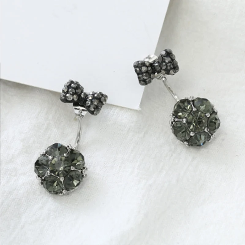 Новые трендовые серьги-пушки с черным кристаллом циркония серебристого цвета