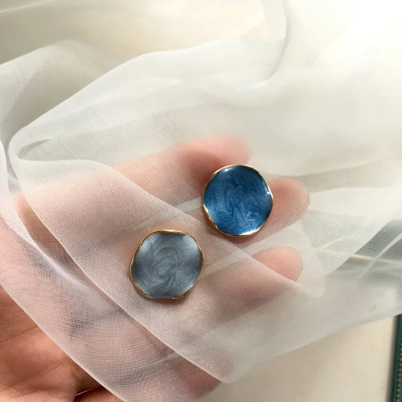 

2021 New Personality Contrast Color Fashion Geometric Earrings Simple Dripping Fresh Earrings Retro Hong Kong Style Earrings