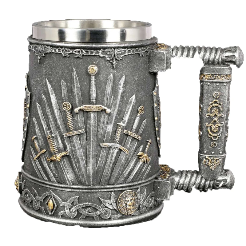 Кружка пивная в ретро стиле с 3d-изображением меча черепа и вставкой из