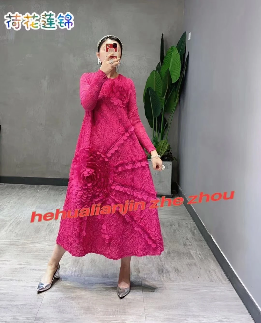 HOT SELLING Miyake fashion fold  long pure color dress o-neck long sleeves applique dress IN STOCK