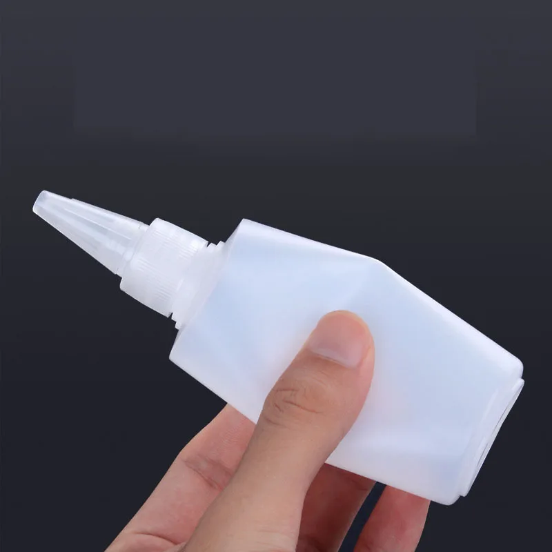 Пластиковая маленькая бутылочка для выдавливания и крышка бутылки контейнер