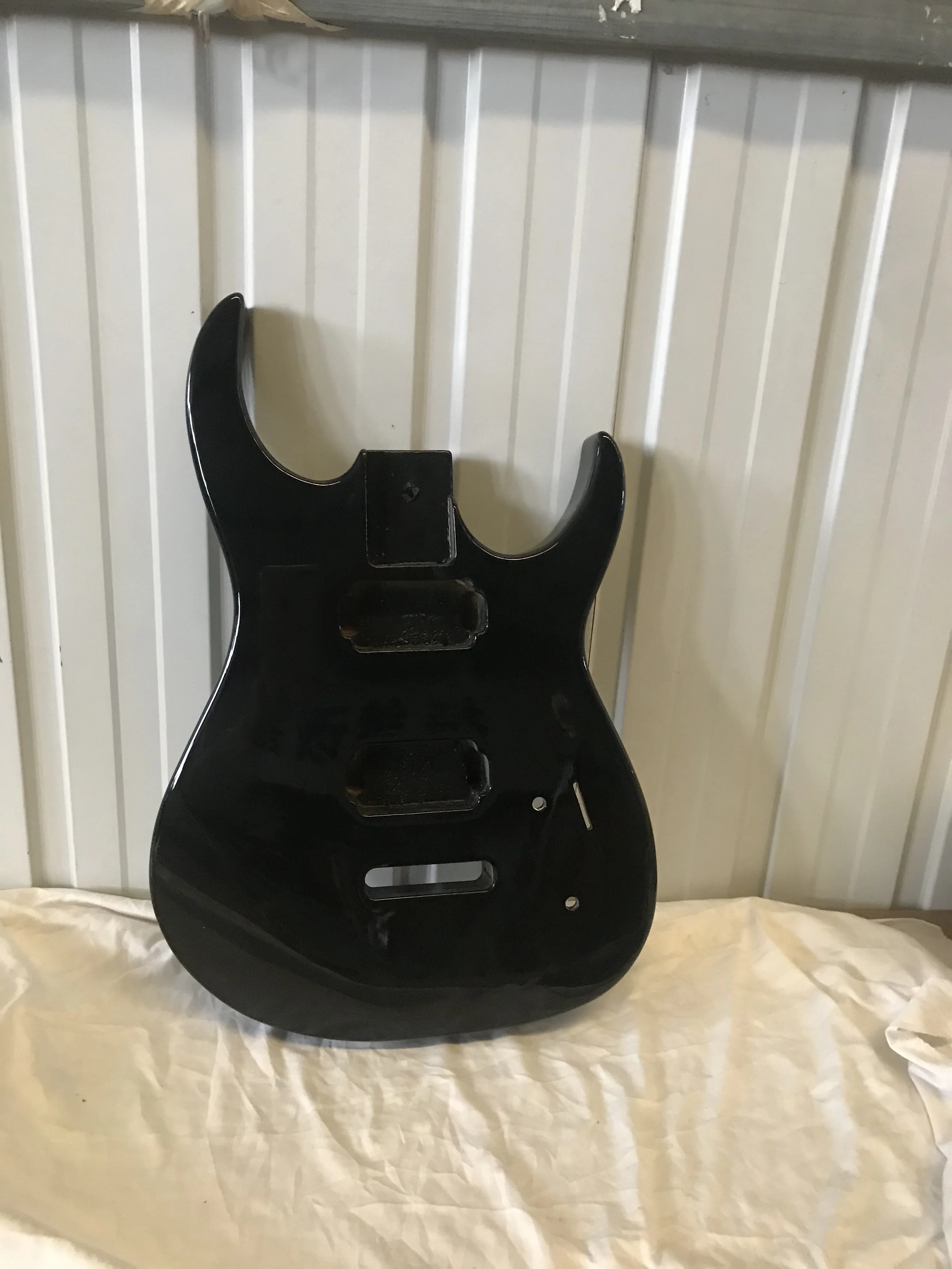 

Customized SG Guitar Body Finished Black Color Popular Wood Body HH Electric Guitar Panel Blank ST Guitar Barrel Unfinished