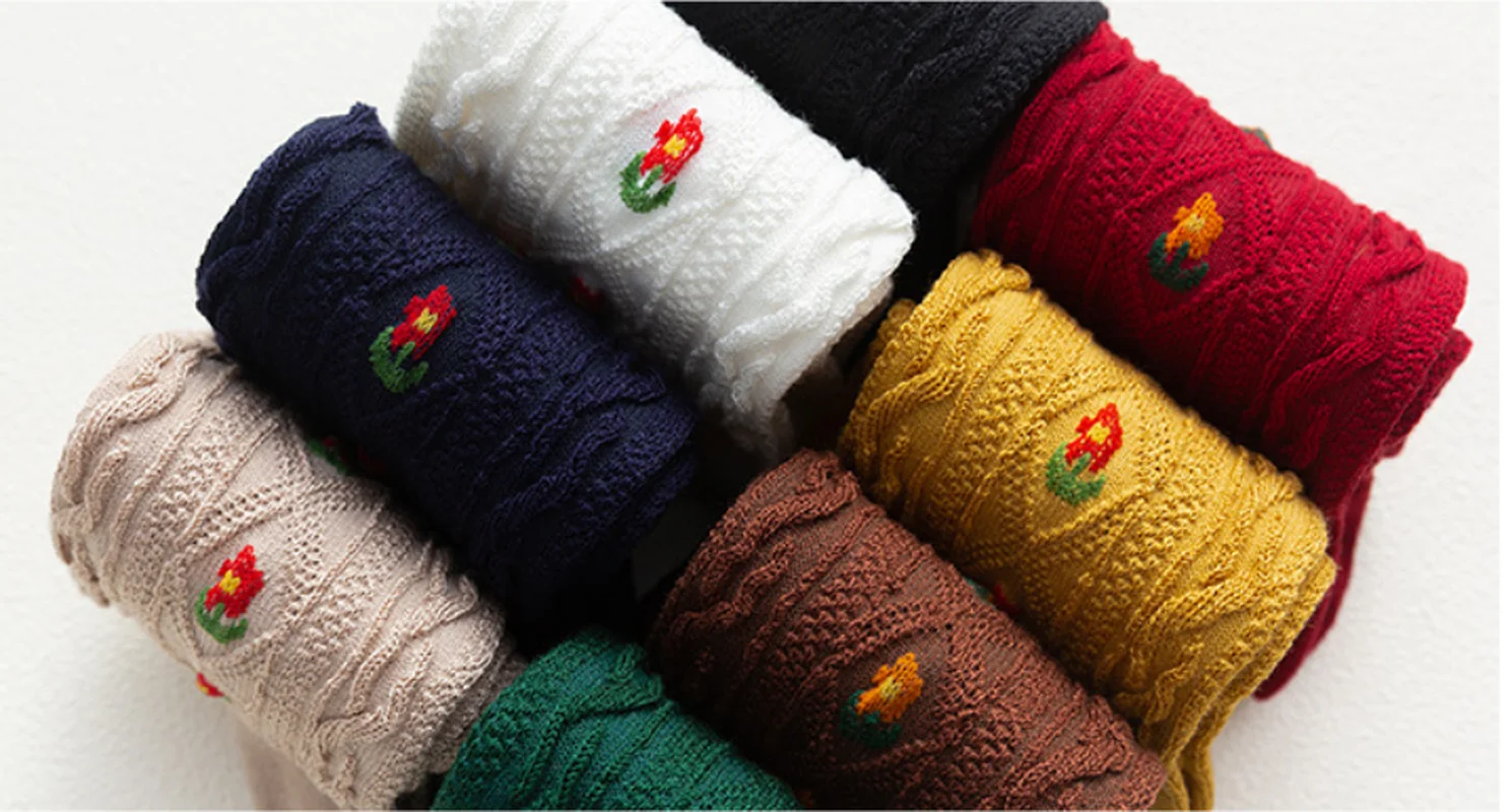 

New 2020 Autumn Winter Women's Socks Harajuku Retro Vintage Crew Sock Floral Embroidery Kawaii Cute Long Sock for Christmas Gift