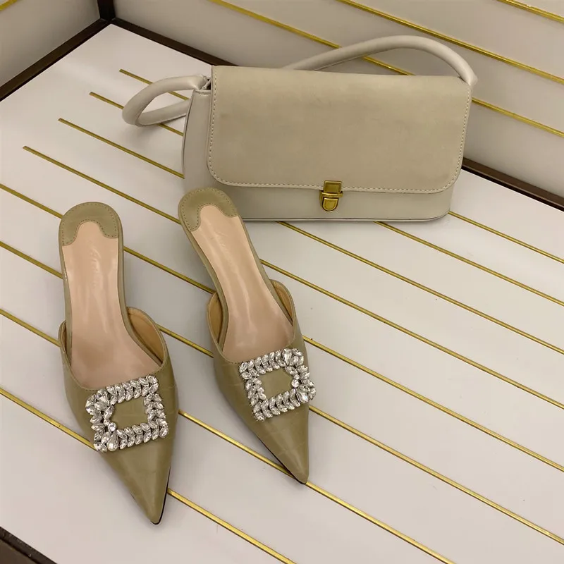 Роскошные Стразы Для женщин шлёпанцы для Элегантный острый носок туфли на