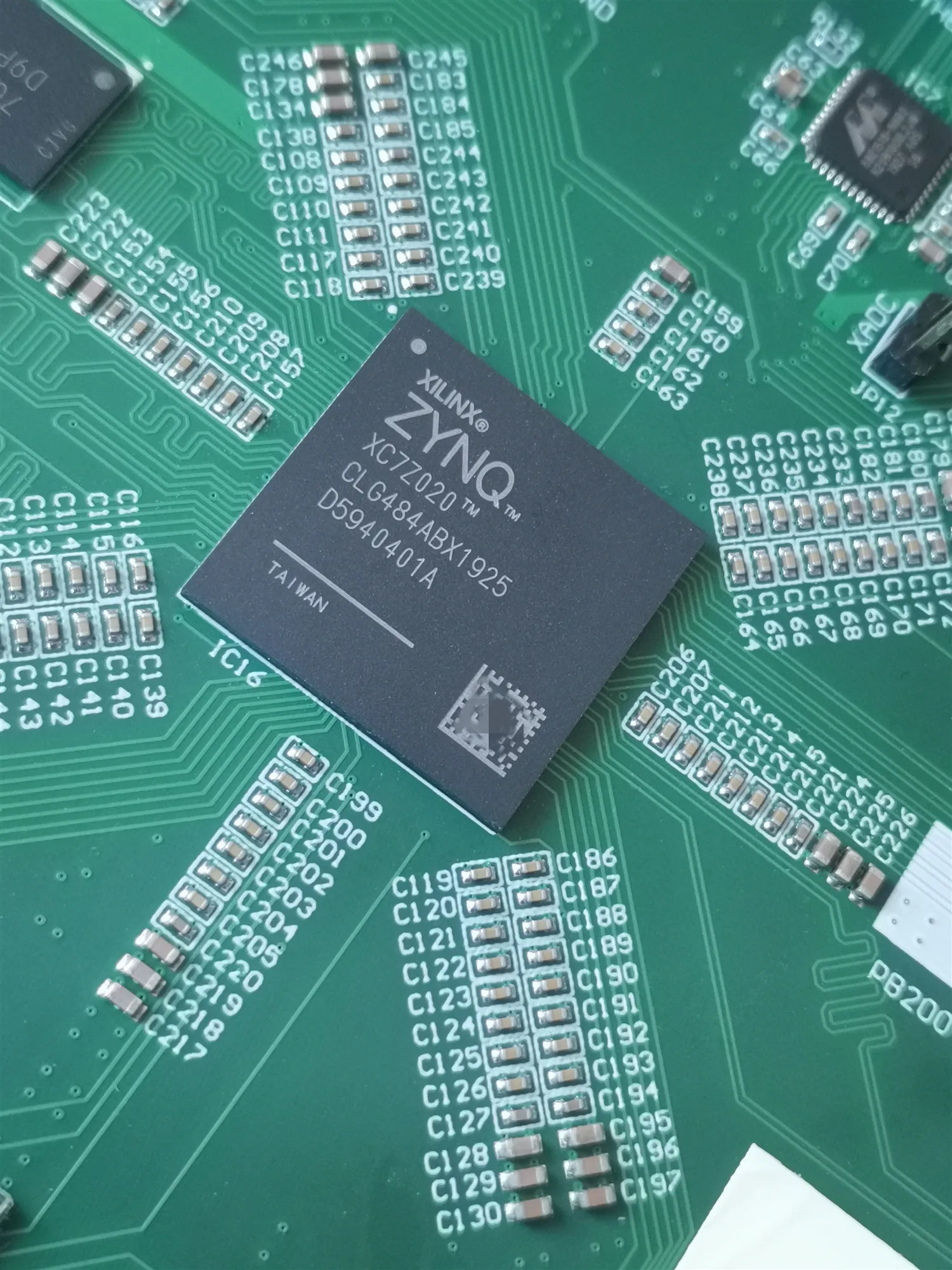 Плата разработки ZedBoard полностью совместима с макетной платой FPGA обучающая плата