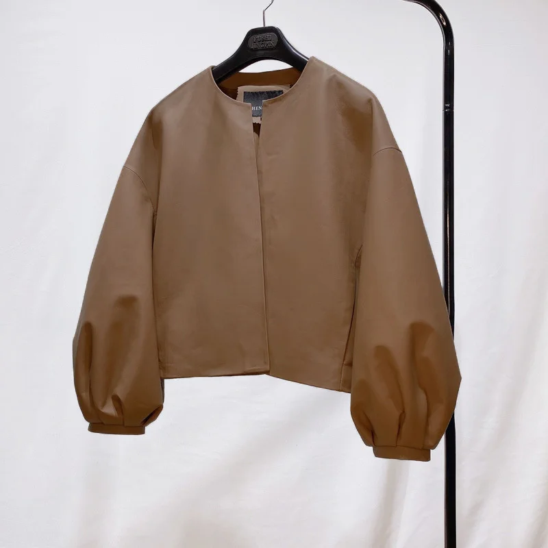 

Куртка женская короткая из матовой овечьей кожи, с круглым вырезом