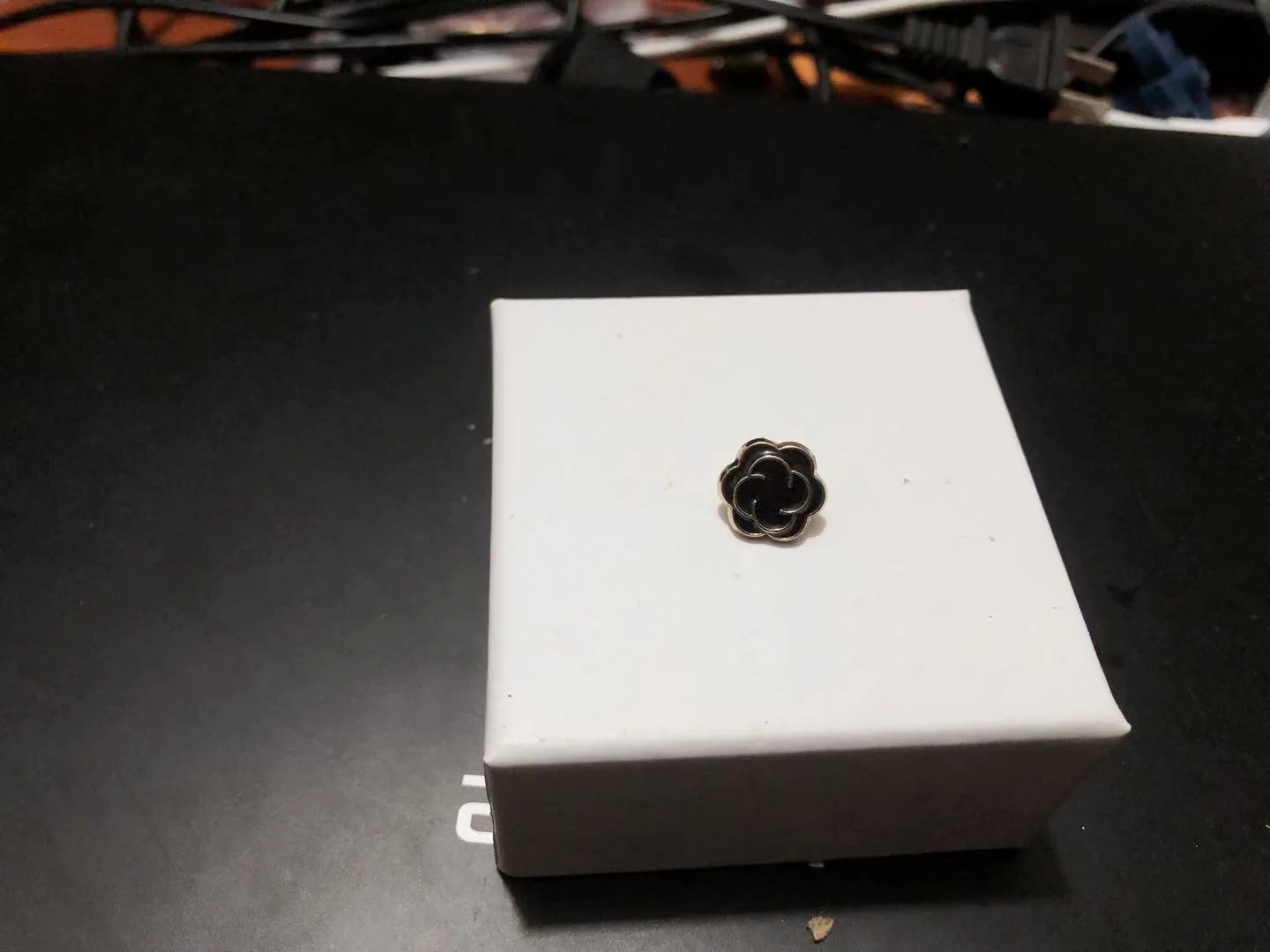 Новый металлический трафарет в форме цветов Кнопка Золотой красного и белого