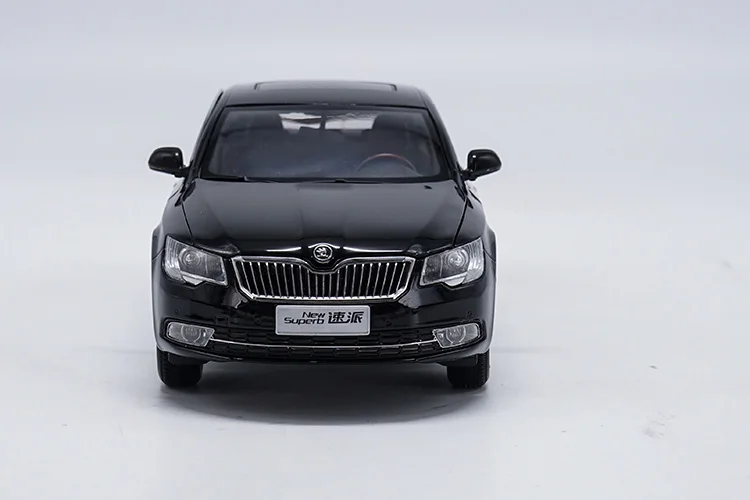 1:18 Skoda Superb сплав модель автомобиля статические металлические модельные автомобили оригинальная коробка для коллекции подарков